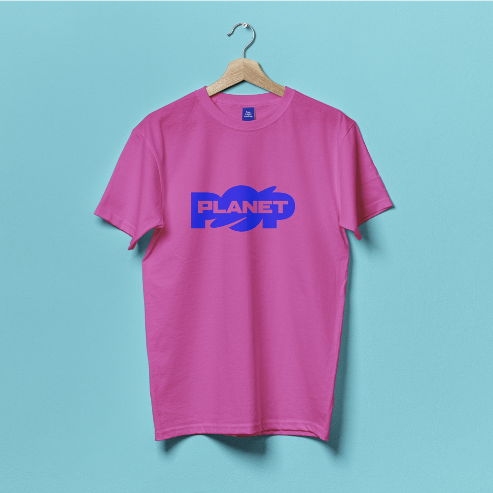 Hanging_T Shirt_Mockup